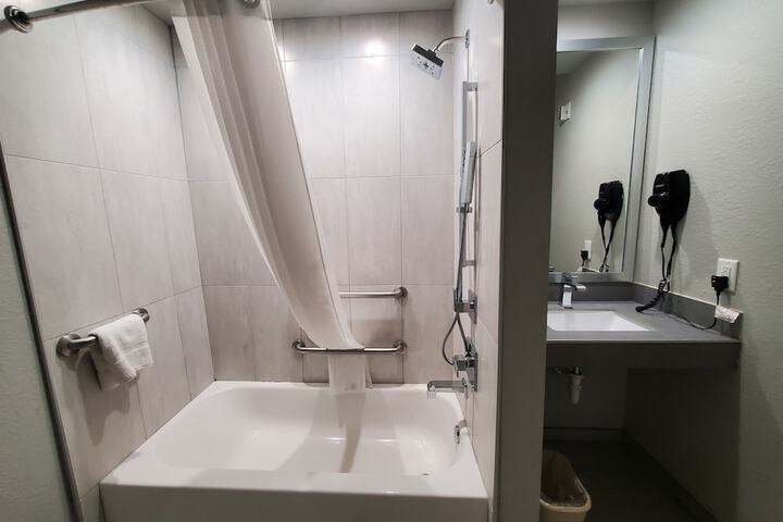 Room 12 of 26