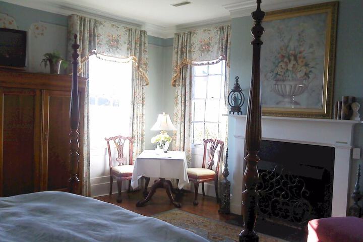 Room 9 of 28