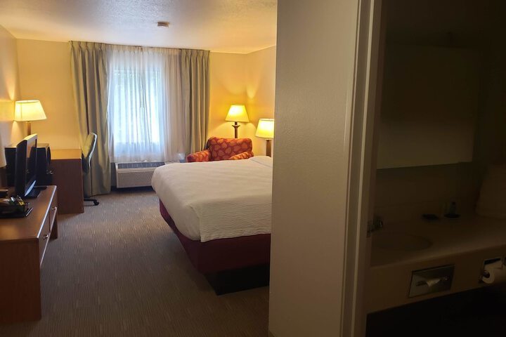 Room 33 of 63