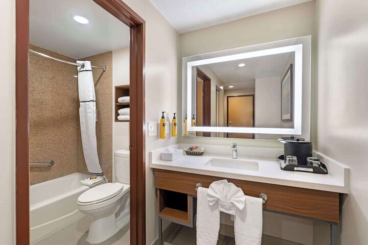 Best Western Plus Newport Mesa Inn