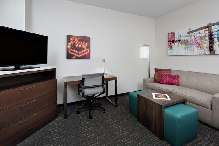 Room 13 of 35
