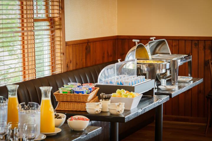 Breakfast/Coffee Service 33 of 38