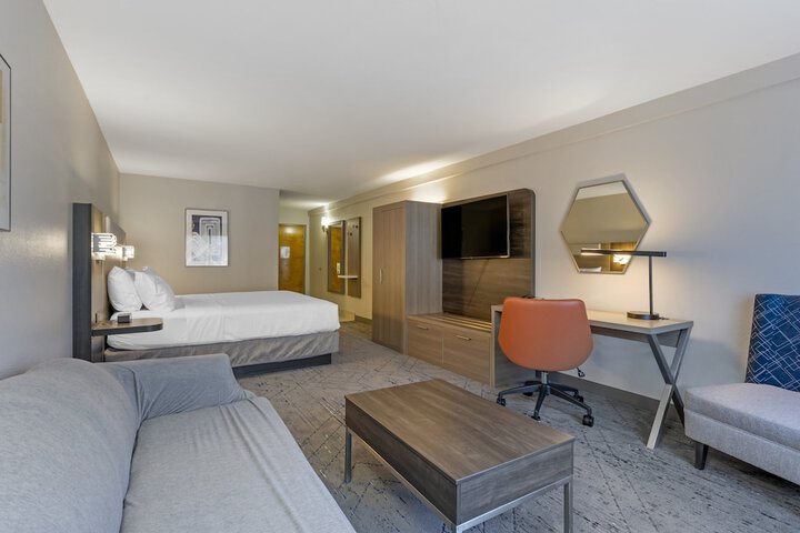 Room 53 of 92