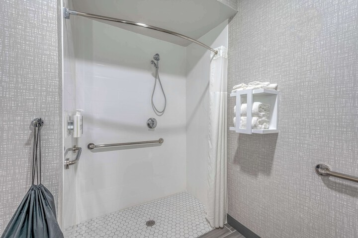 Hampton Inn New Philadelphia