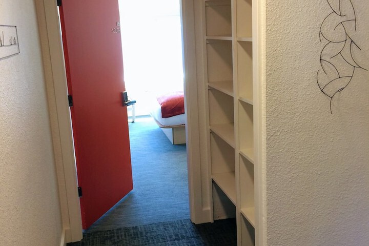 Room 37 of 68