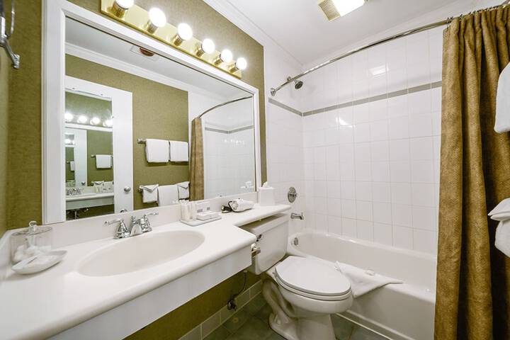 Room 43 of 71