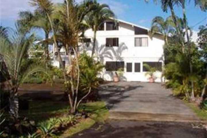 Hale-hoola B & B