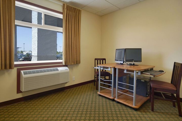 Super 8 by Wyndham Fort Saskatchewan