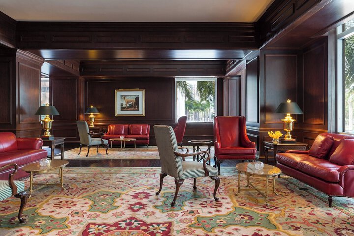 Lounge 54 of 61