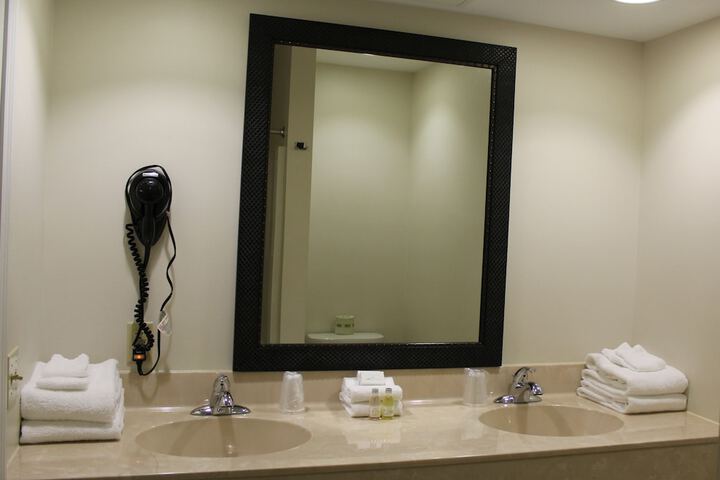 Room 9 of 27