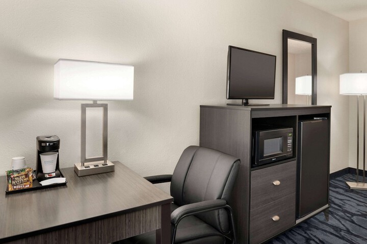Room 16 of 30