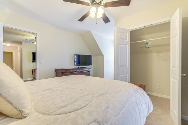 Hike Golf & Boat: Wake Forest Home w / Yard