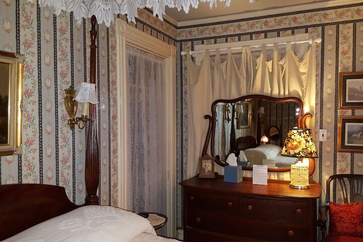Room 27 of 51