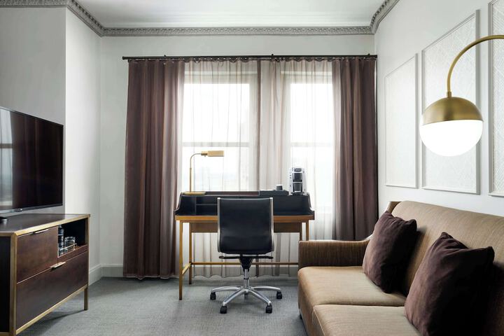 Hotel Phillips Kansas City Curio Collection by Hilton