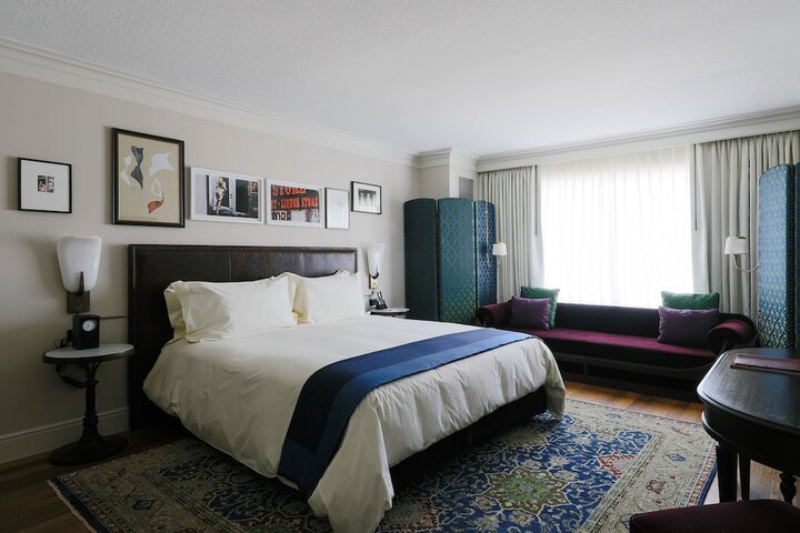 Room 25 of 76