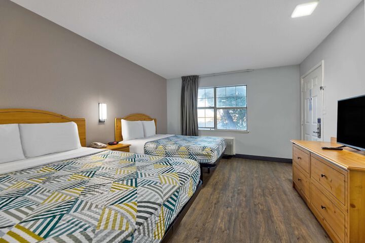 Room 25 of 28