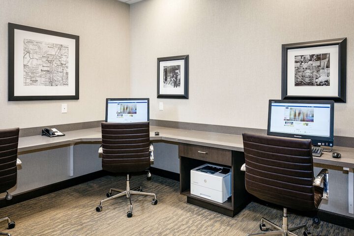 Business Center 43 of 44