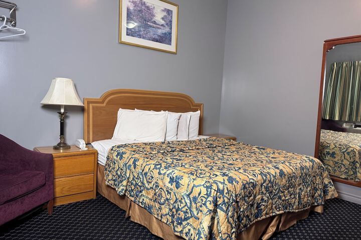 Room 10 of 24