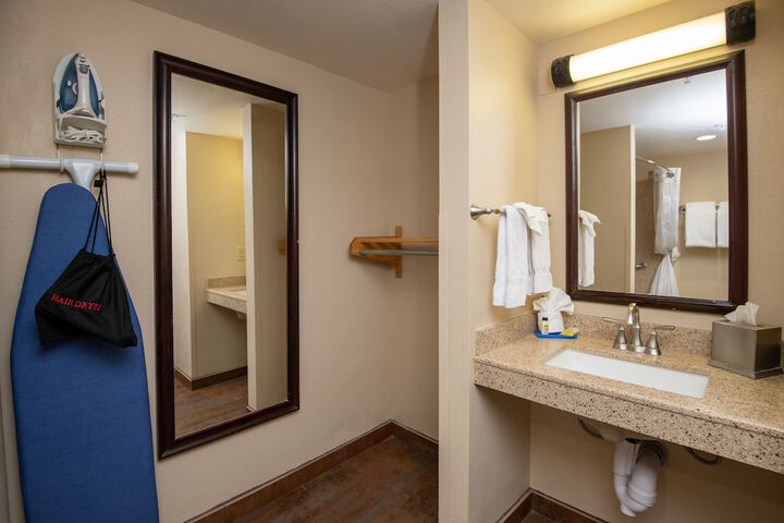 Grand Canyon Hotel and Suites