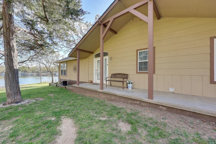 Lakefront Home w / Shared Boat Ramp in Grove!