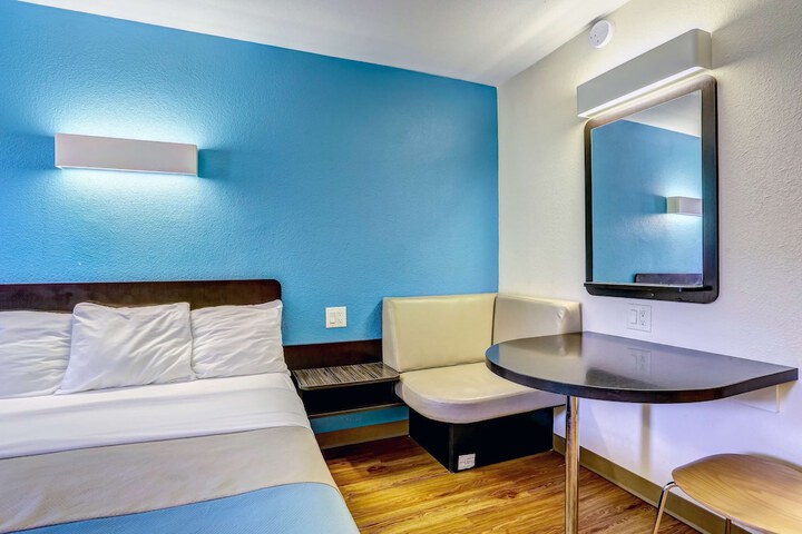Room 27 of 42