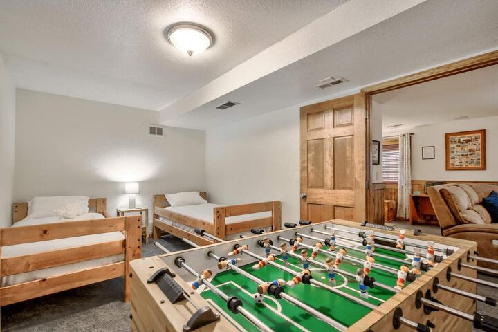 5BD Mountain Getawayhot Tub & Foosball