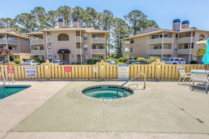 Little River Condo w / Community Pool & Hot Tub!