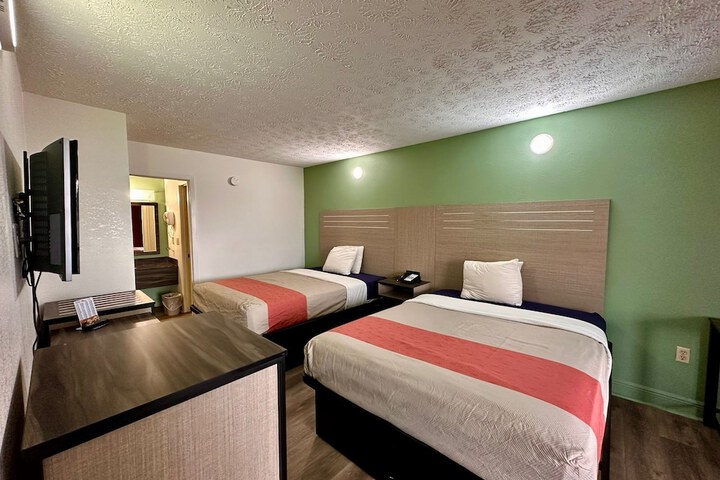 Room 30 of 40