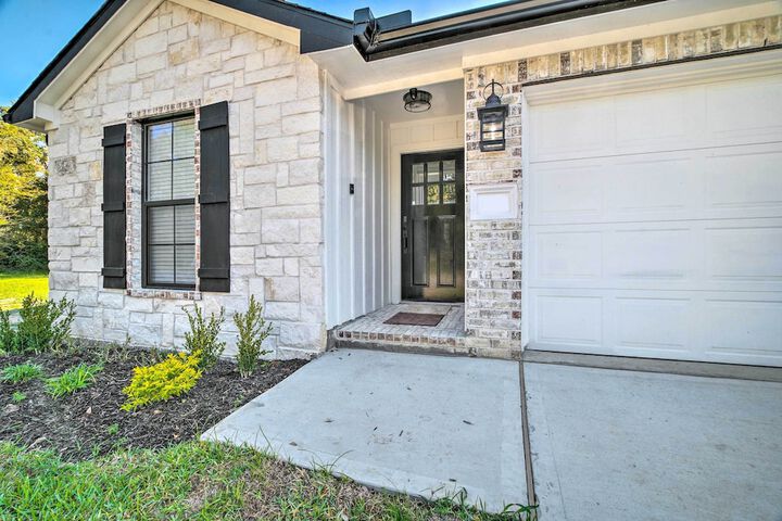 Well-appointed Montgomery Home w / Fenced Yard