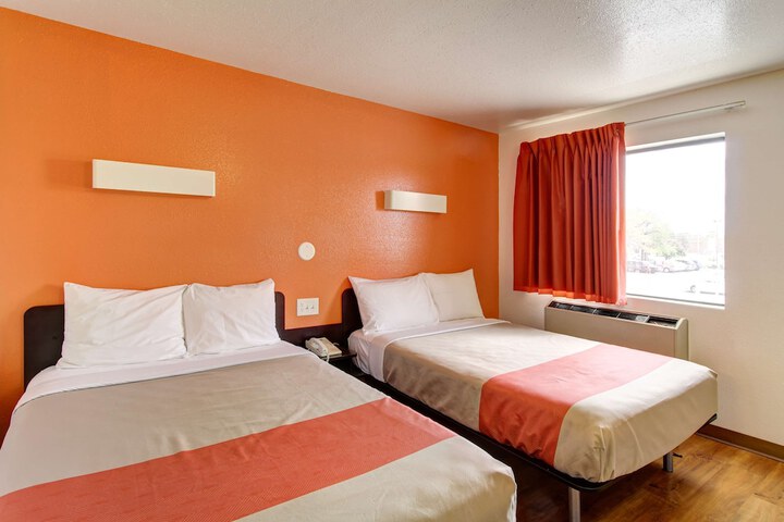 Room 13 of 22