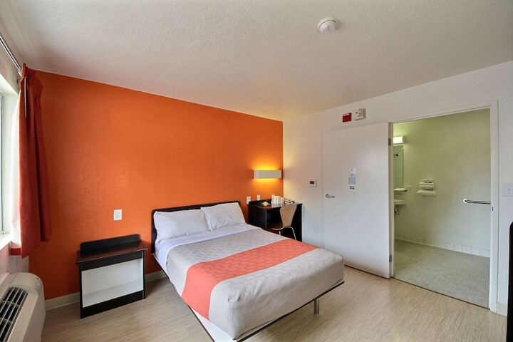 Room 14 of 29