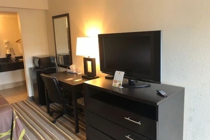 Room 18 of 34