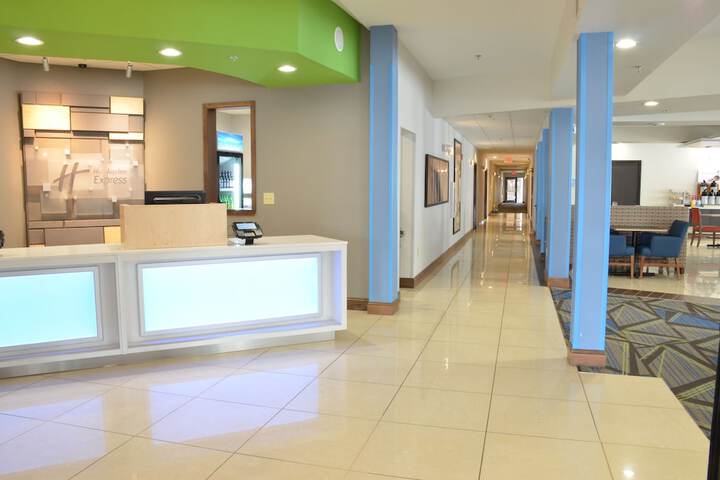 Holiday Inn Express Waterloo Cedar Falls by IHG