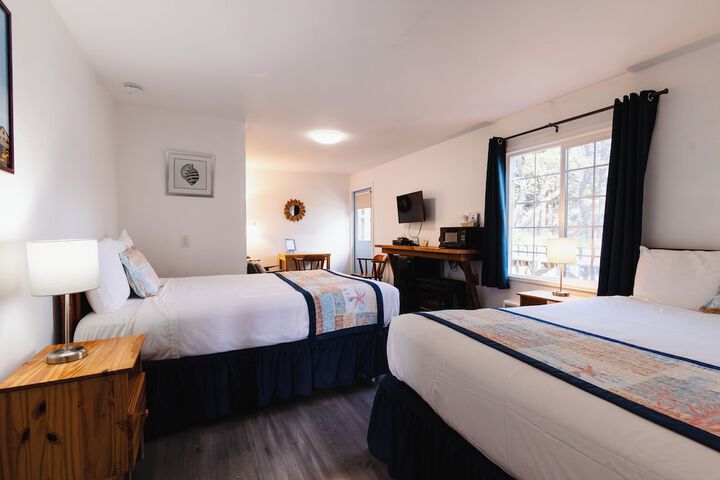 Tillicum Beach Motel (Deanes Oceanfront Lodge)
