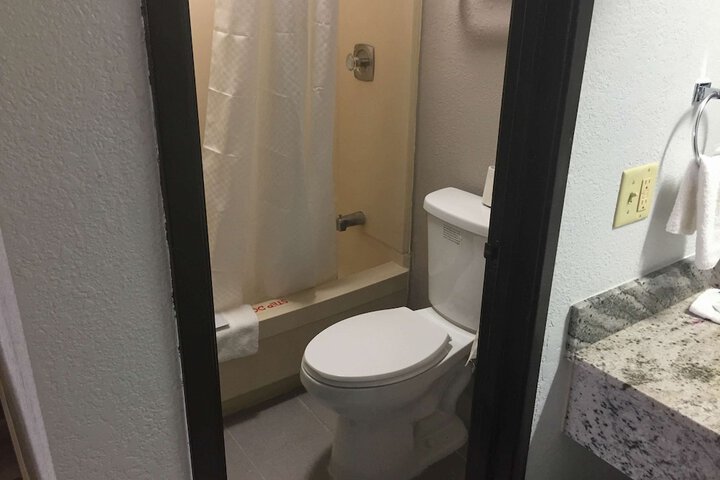 Room 20 of 33