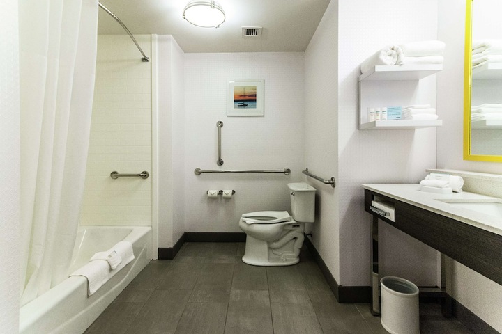 Room 6 of 33