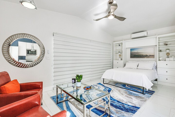 Golf Shop & Hike: Sleek Rancho Mirage Studio