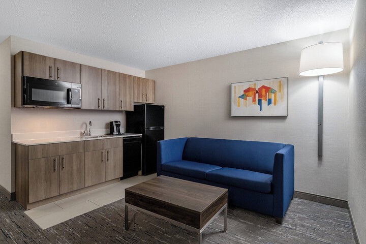 Holiday Inn Express & Suites Vadnais Heights by IHG
