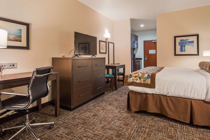 Room 10 of 14