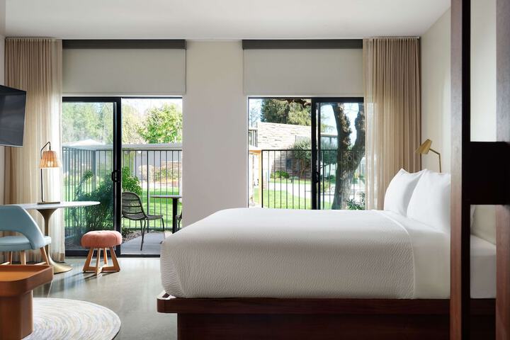 Flamingo Resort & Spa Santa Rosa Sonoma Tapestry by Hilton