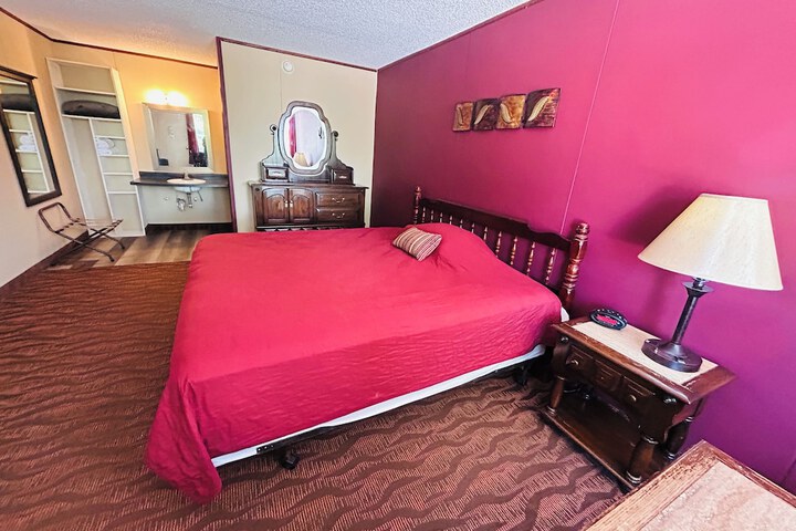 Colonial Mountain Inn Branson MO