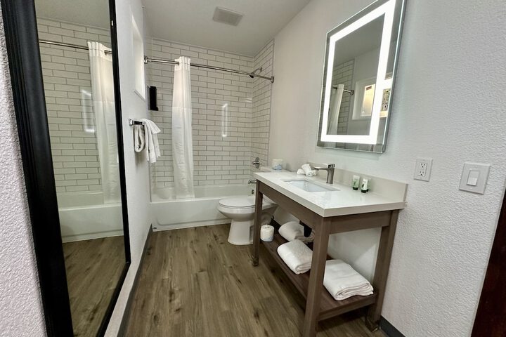 Room 15 of 42