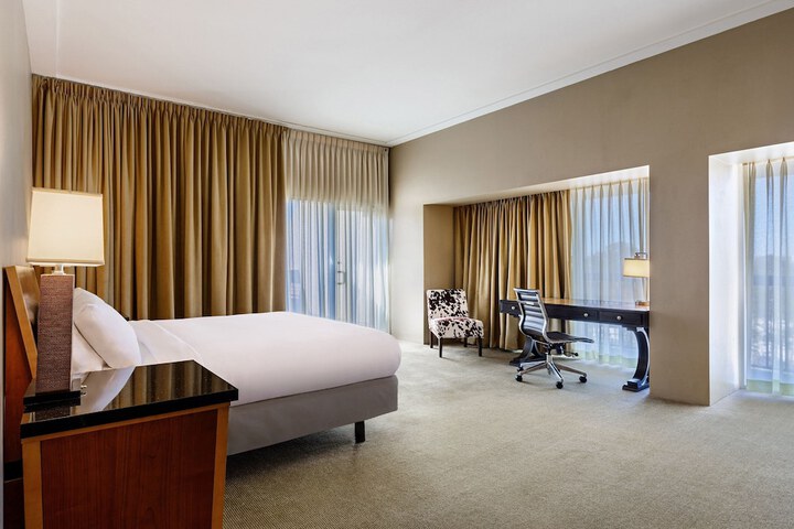 Room 28 of 64