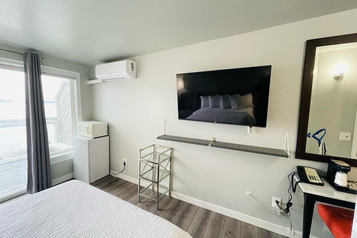 Tides Inn & Suites