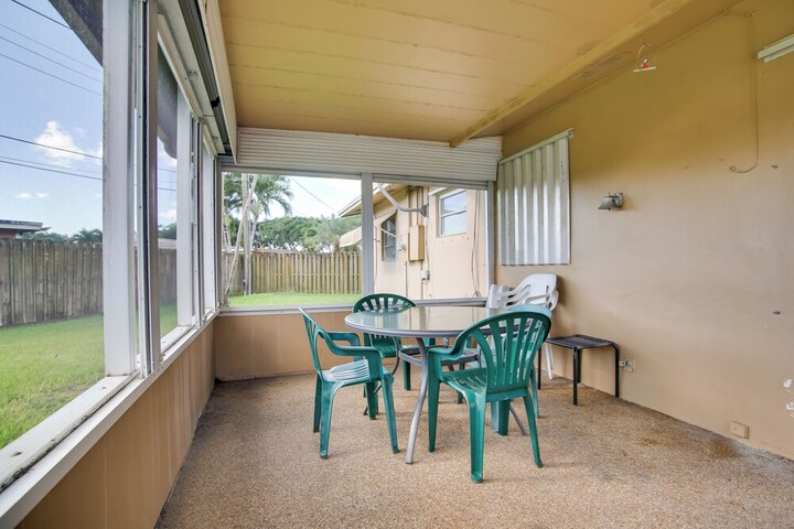 Pets Welcome: Cozy Home w / Pool in Margate!