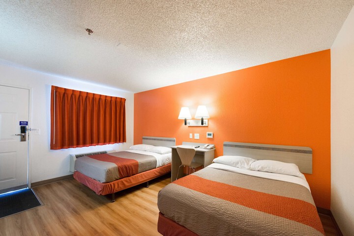 Room 17 of 33