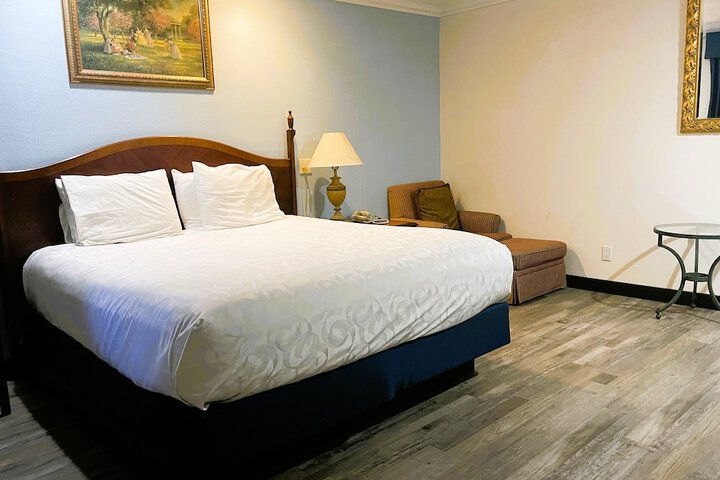Room 18 of 124