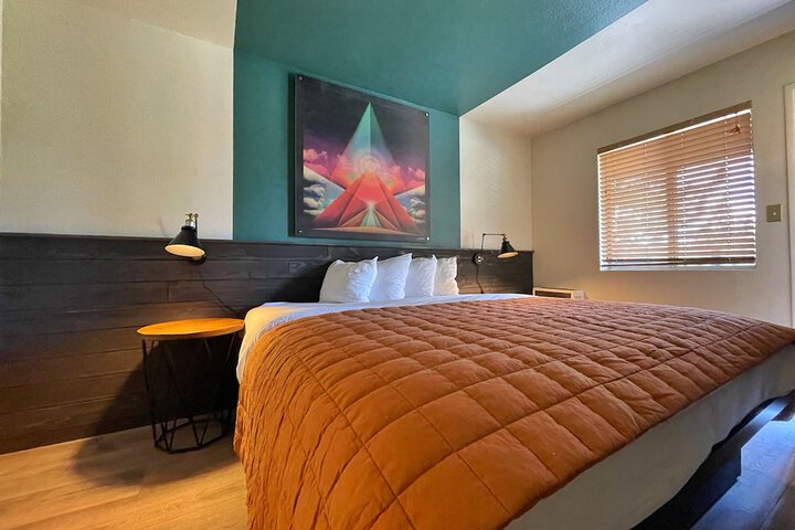 Room 75 of 93
