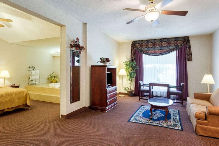Room 11 of 23
