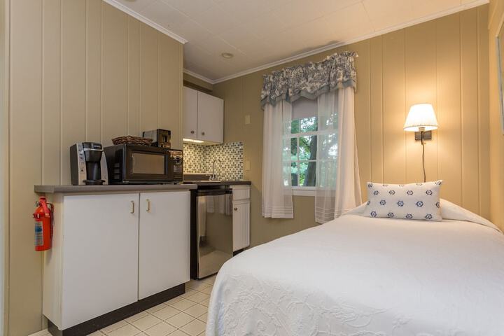 Dockside Guest Quarters & Restaurant
